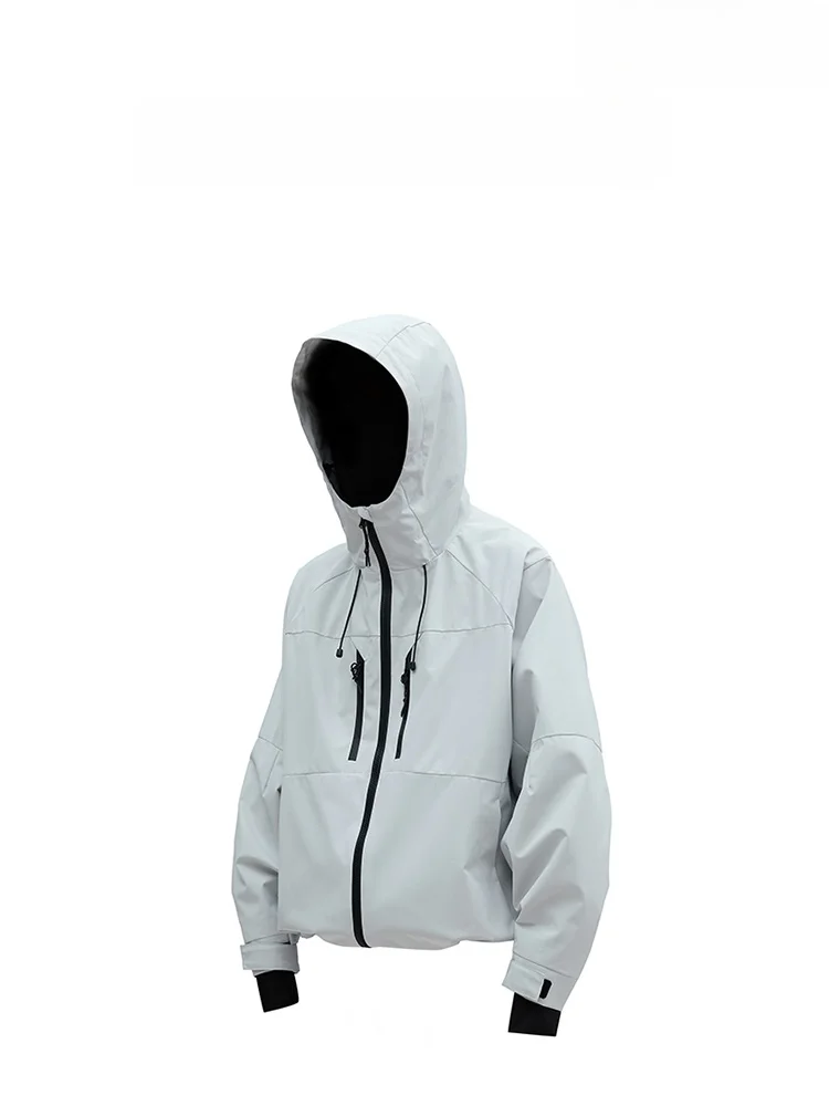 「all weather parka」は本当に必要？春秋にも使える防風防水ジャケットの選び方