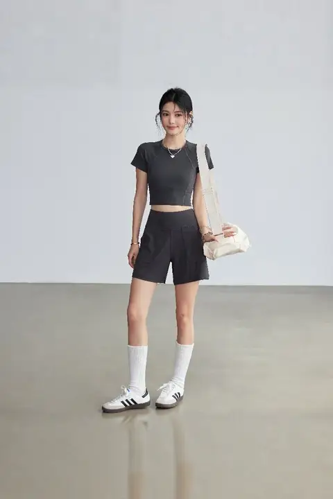 通気性の良いスポーツショートパンツ【女性用・フィット・ランニング・速乾・トレーニング用】（セットアップ対応）