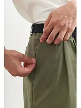 カジュアルなレトロ風コットンカキショートパンツ【ユニセックス・ゆったりフィット】