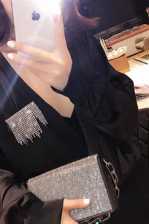 華やかなデザインの流れるフリンジブローチ【クリスタル装飾・ファッションアイテム】