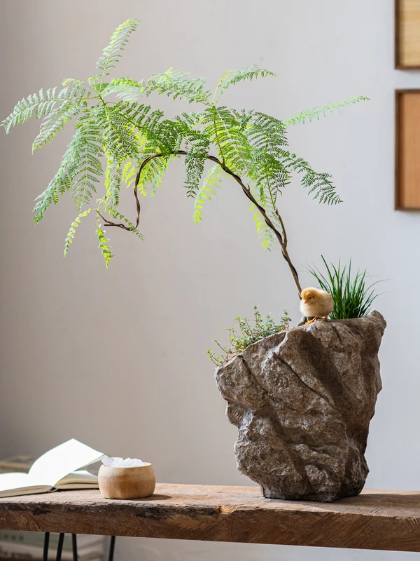 ナチュ  ラルガーデニングの庭で、どんな花盆が理想なのか？中華風レトロ風合いの石彫花盆がおすすめの理由