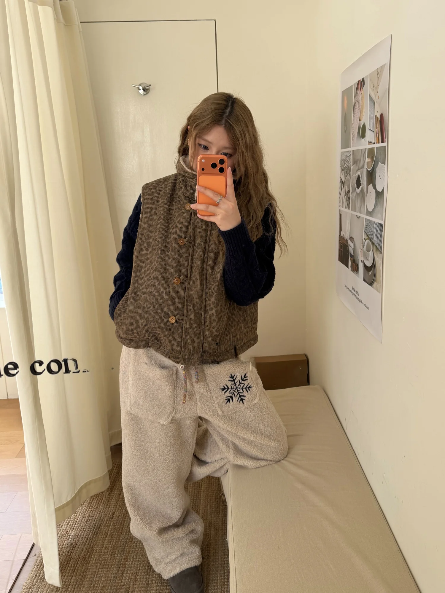 冬のコーディネートで豹紋ベストをどう選ぶ？美式風のスタンドカラーが冬の寒さを和らげる秘密