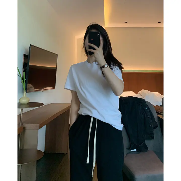 黒白の半袖コットンTシャツ【レディース・ゆったり・無地デザイン】