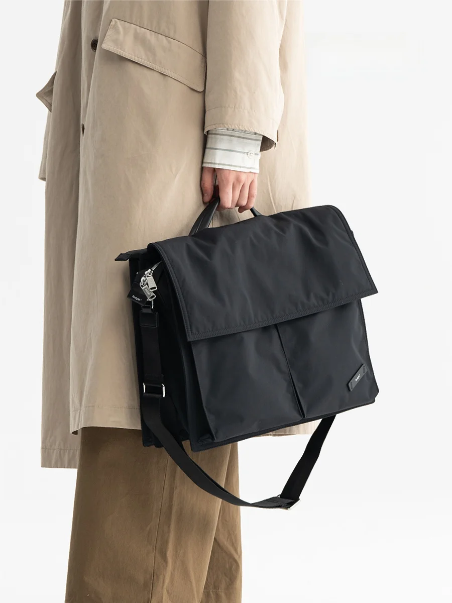 デザイン感あふれるショルダーバッグ【斜め掛け・手提げ・スタイリッシュ】：どんな服にも合うユニセックスショルダーバッグの選び方