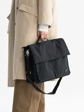 デザイン感あふれるショルダーバッグ【斜め掛け・手提げ・スタイリッシュ】