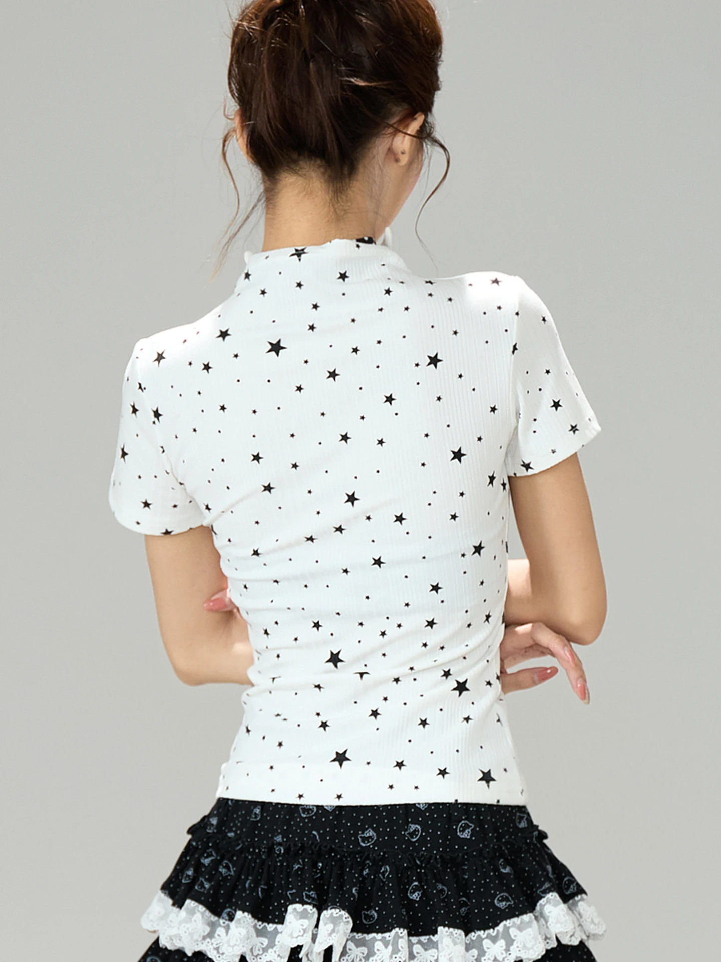 Y2Kスタイルに合う半袖Tシャツはどこで見つける？2026年の夏にぴったりなアイテムとは？