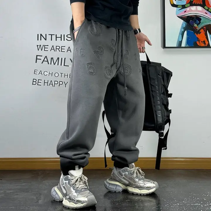 スリムフィットデザインのスポーツパンツ【男性用・カジュアル・冬用・ウォッシュ加工】