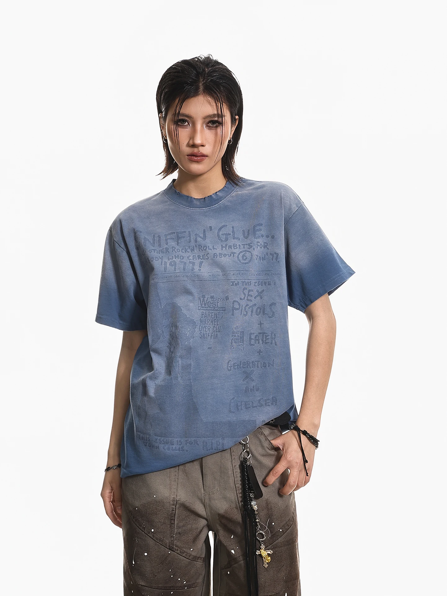 グラデーションデザインのラウンドネックTシャツ：油染みや黄ばみに強いか？実際の使用と対策を解説
