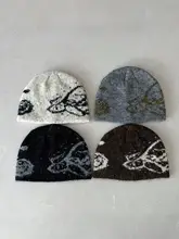 バタフライ刺繍のニットキャップ【秋冬・保温・耳あて付き・小顔効果】