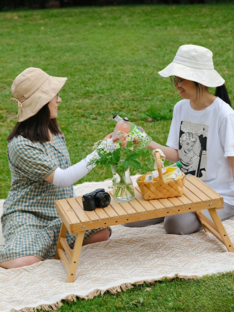 アウトドアでピクニックを楽しむには、どんなブランケットがおすすめ？