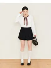 シンプルで美しいデザイン！白いシャツとプリーツスカート（セットアップ対応）