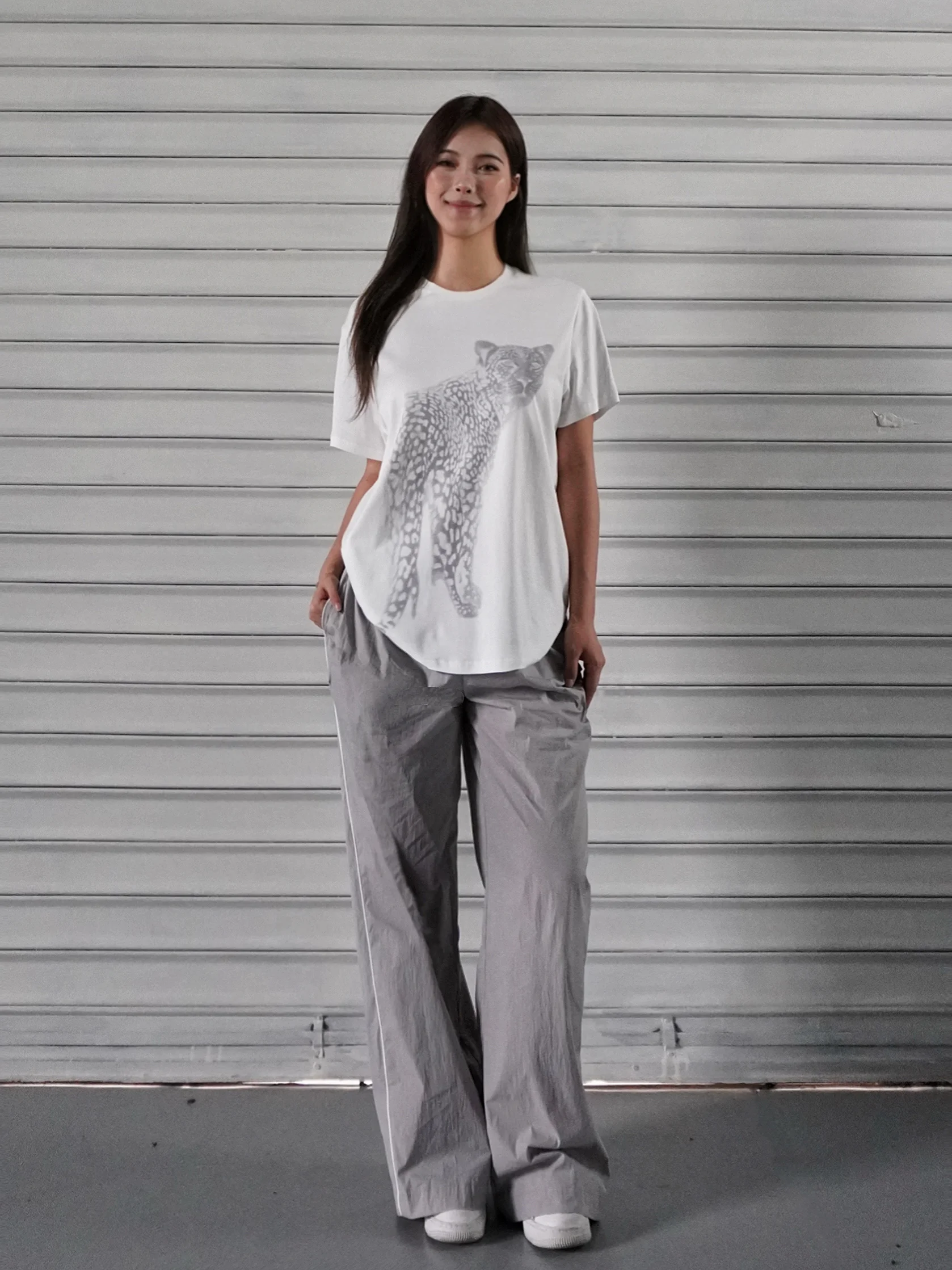 レオパード柄Tシャツ：通勤風のルーズフィットデザインが夏の日常に最適な理由