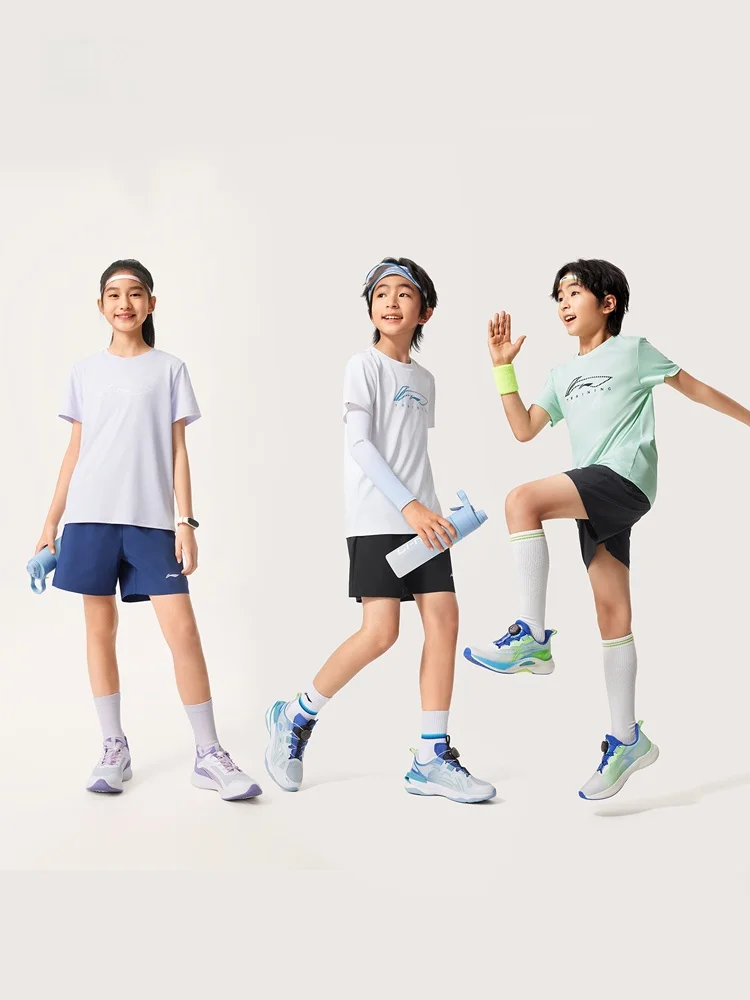キッズトレーナー Lining セットアップ：夏用速乾タイプの実用性とデザインのバランス