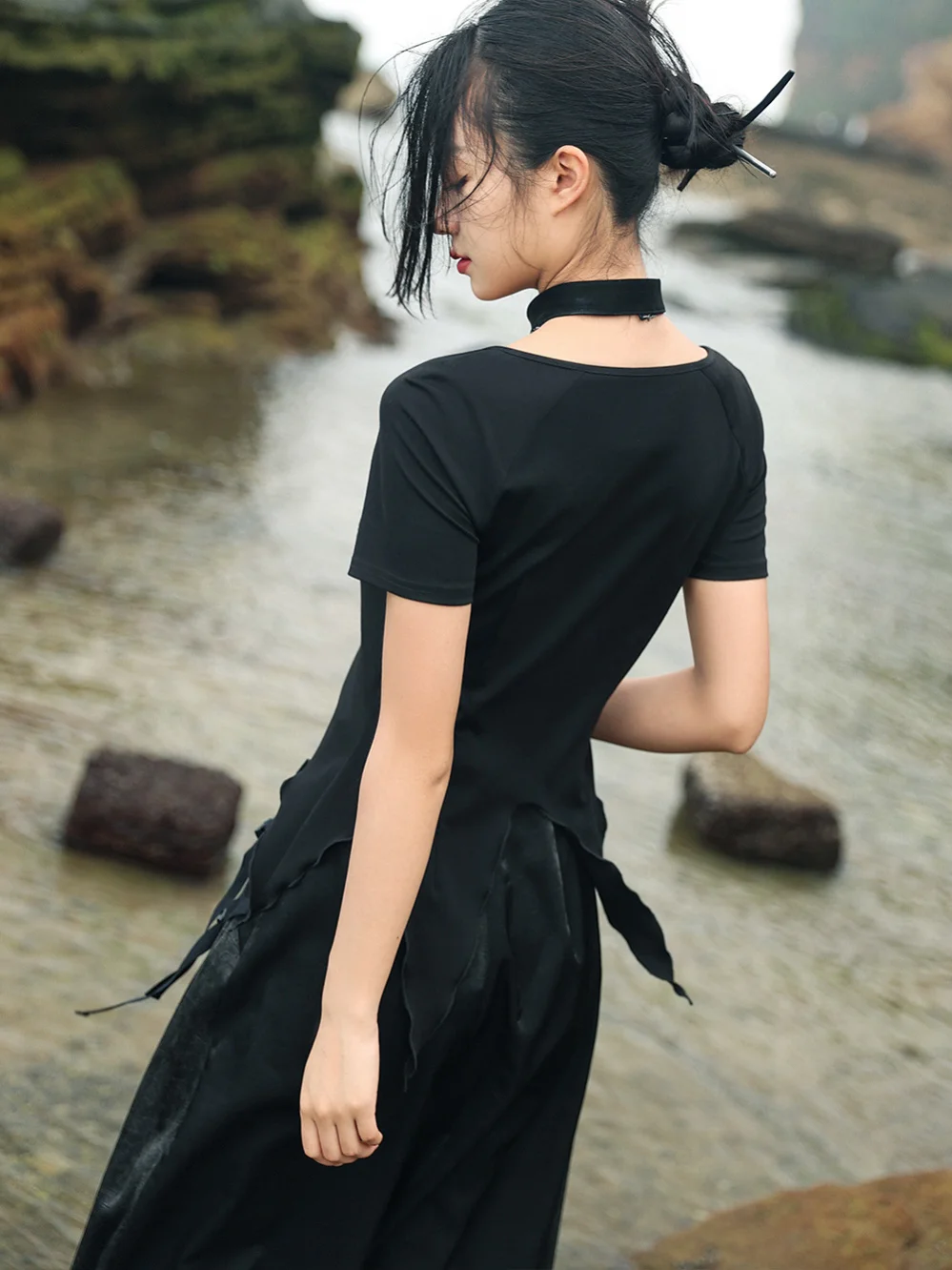 暗黒ロマンの夏をどう選ぶ？大青竜のゴシックTシャツがもたらす、不規則で魅せる新しいスタイルとは