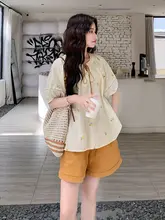 リゾートスタイルの刺繍入りバルーン袖シャツとショートパンツ（セットアップ対応）