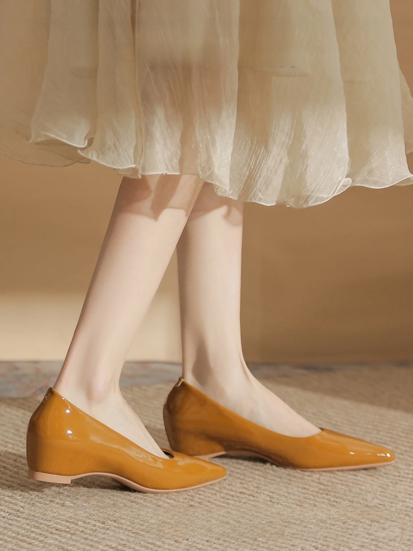 通勤の足に負担をかけない、そんなパンプスは今、どう選ぶ？