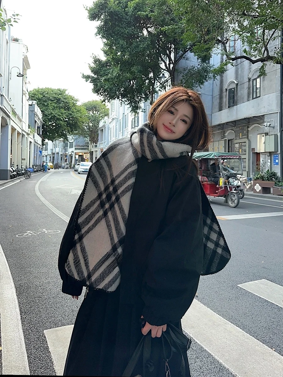 秋のライブで着る服装はどう選ぶ？フリルとフラワーシルエットが秋のスタイリングを救う