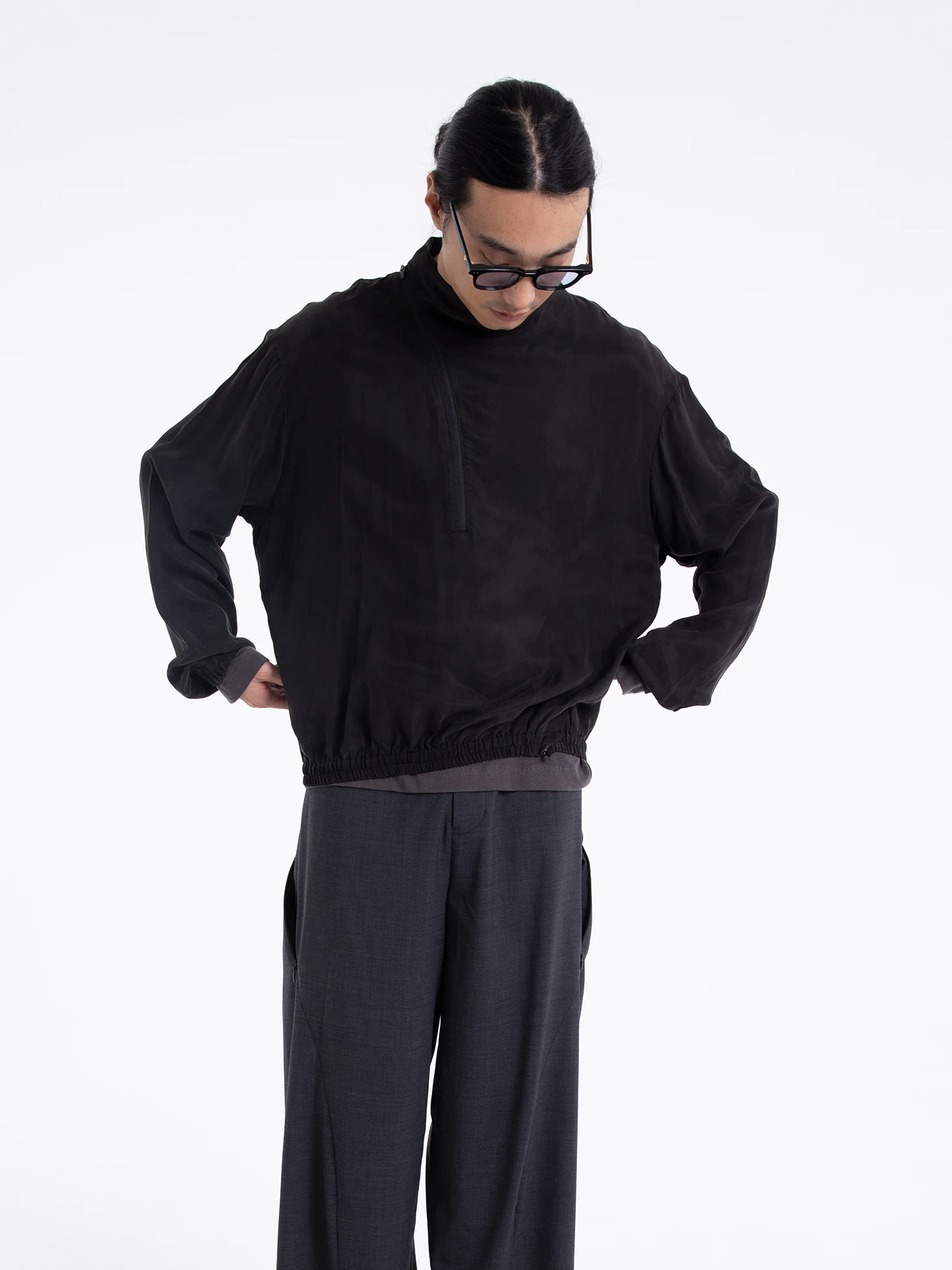compilation jacket とは何か？そして、なぜ今、ニット素材の立ち襟ジャケットが注目されているのか？