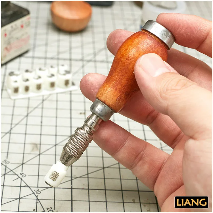 手印制作用模型素材：シーンアクセサリーの1/72・1/35・1/32・1/24対応ガイド