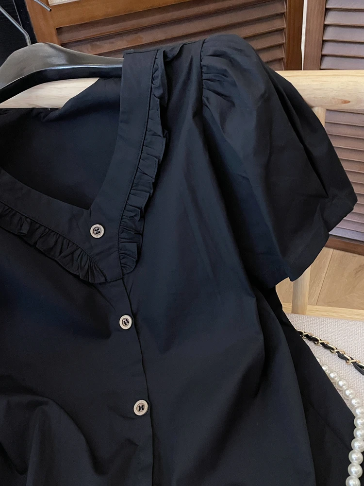 黒シャツをオシャレに着るには？実は「Vネック・泡泡袖」が通勤から日常まで救う