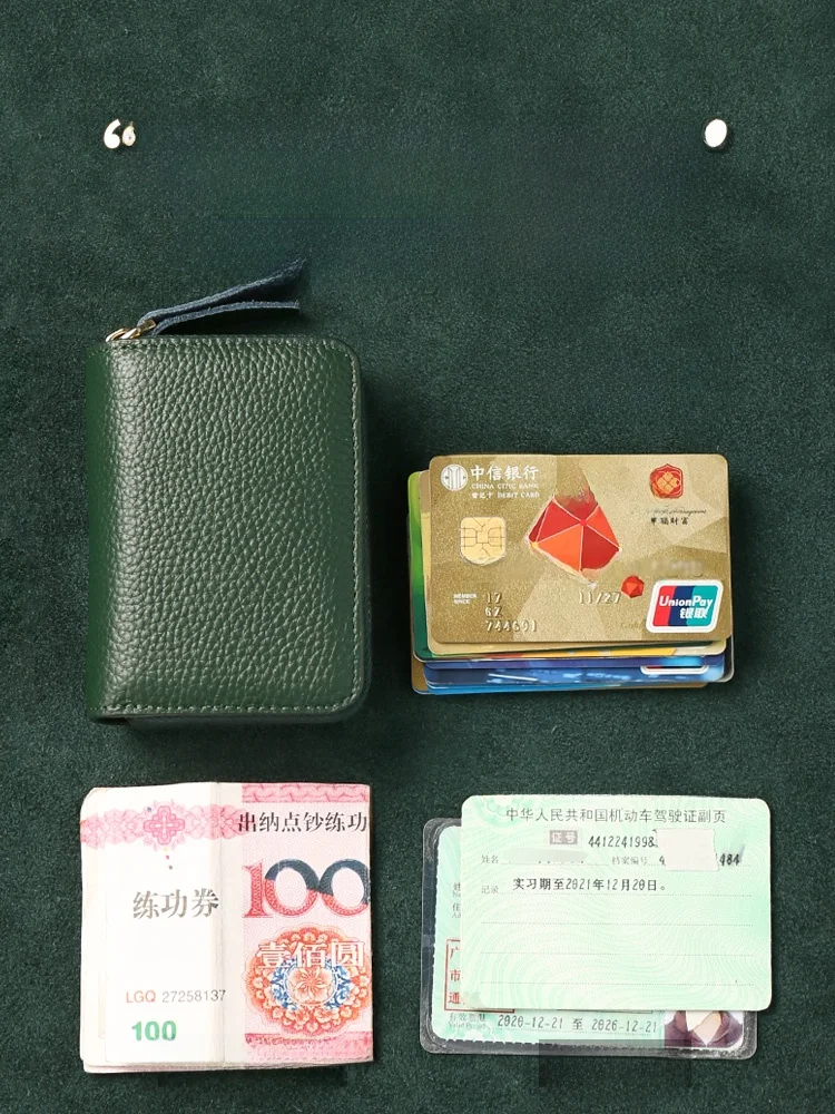 本革製カードケース：頭層牛皮で実用性と耐久性を両立