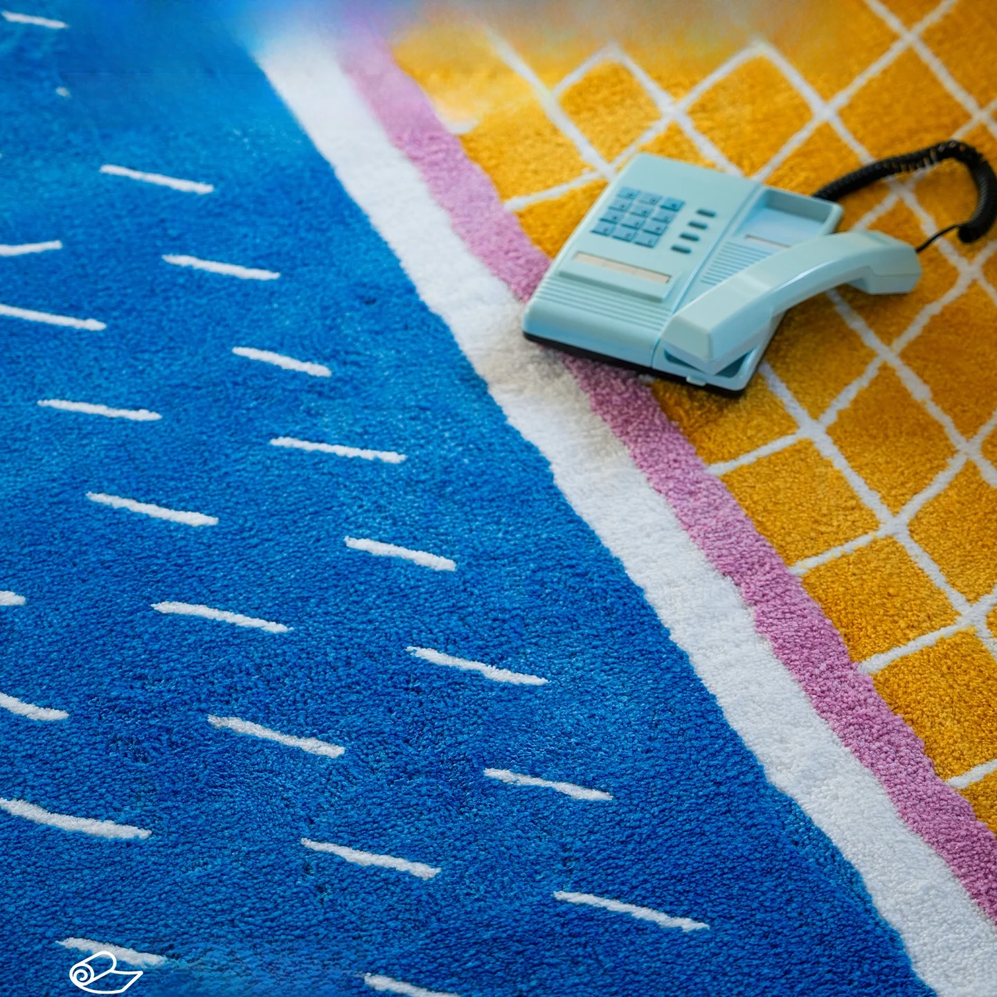 ホックニー風手作りラグ：多巴胺デザインでリビングに彩る厚手カーペット