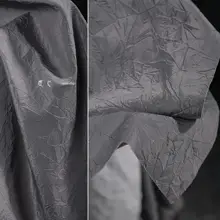 グレーの皺加工防水ファブリック【不規則デザイン・服飾用】