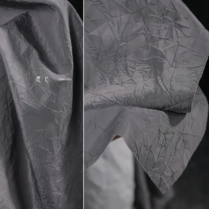 グレーの皺加工防水ファブリック【不規則デザイン・服飾用】