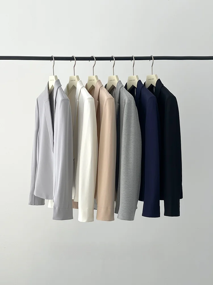 春コーデの基本 | ニットジャケットの定義と色の組み合わせ