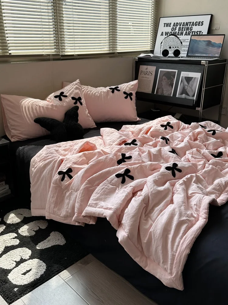 少女向けピンク×ブラックリボン刺繍冷却カバー：夏キャンプでの快適性を実証