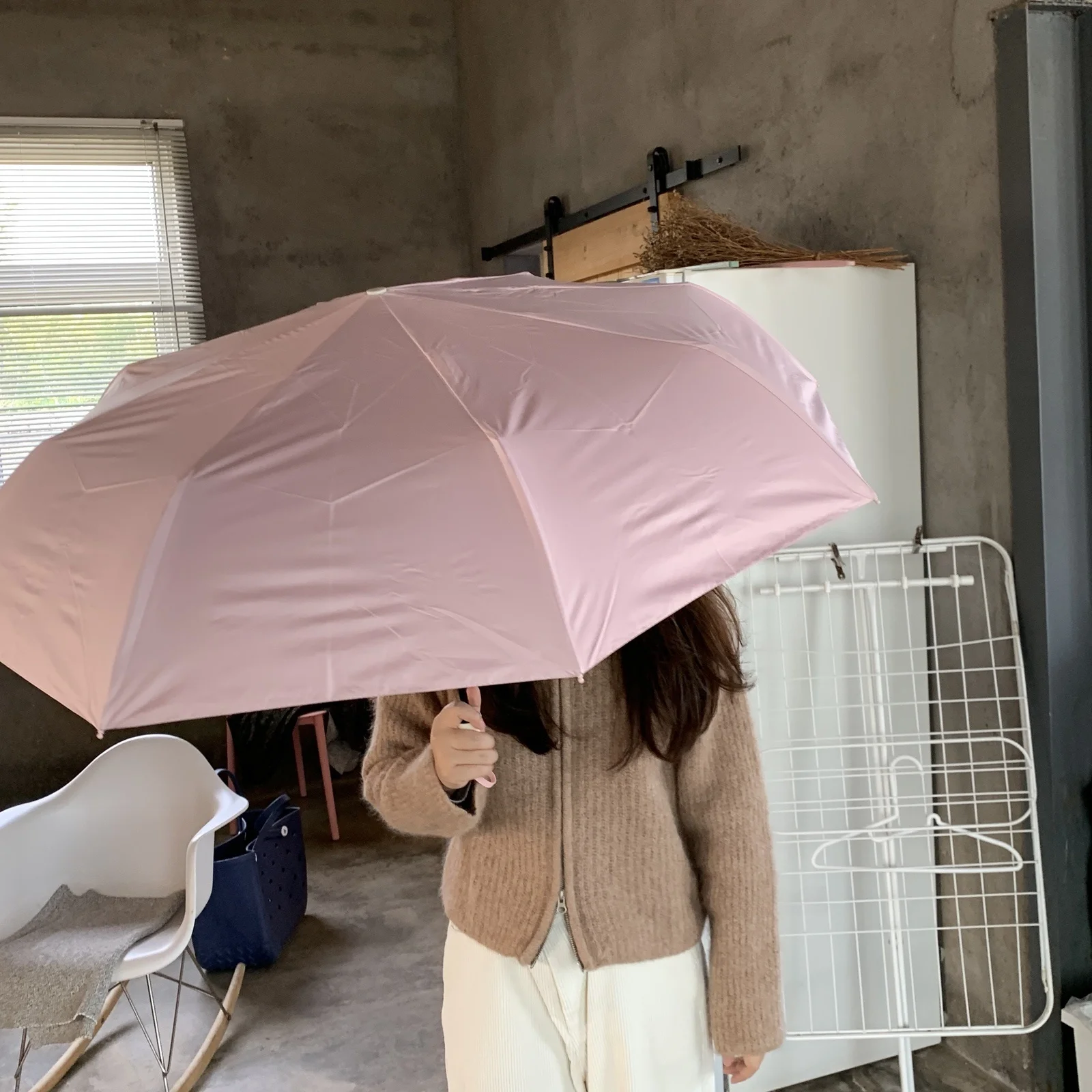 風に強い傘を選ぶべきか？実は「風に強い」とは、日常の小さな確信に変わる