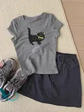 猫デザインのグレーショートスリーブTシャツ【夏用・フィット感あり・おしゃれ】