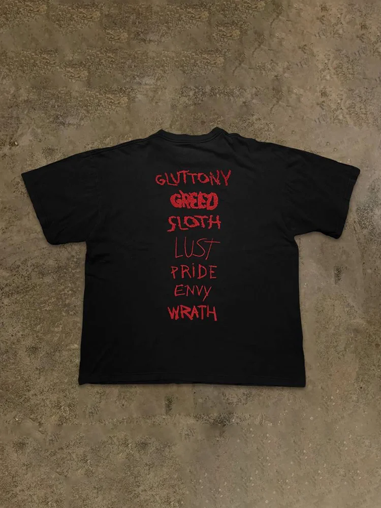 giant tシャツは本当に「おしゃれでない」？暗黒風のオーバーサイズTシャツが通勤から夜の散歩まで救う理由とは