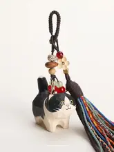 手作り木彫り猫型キーホルダー【招財猫・三毛猫デザイン・自動車やバッグに最適】（セットアップ対応）