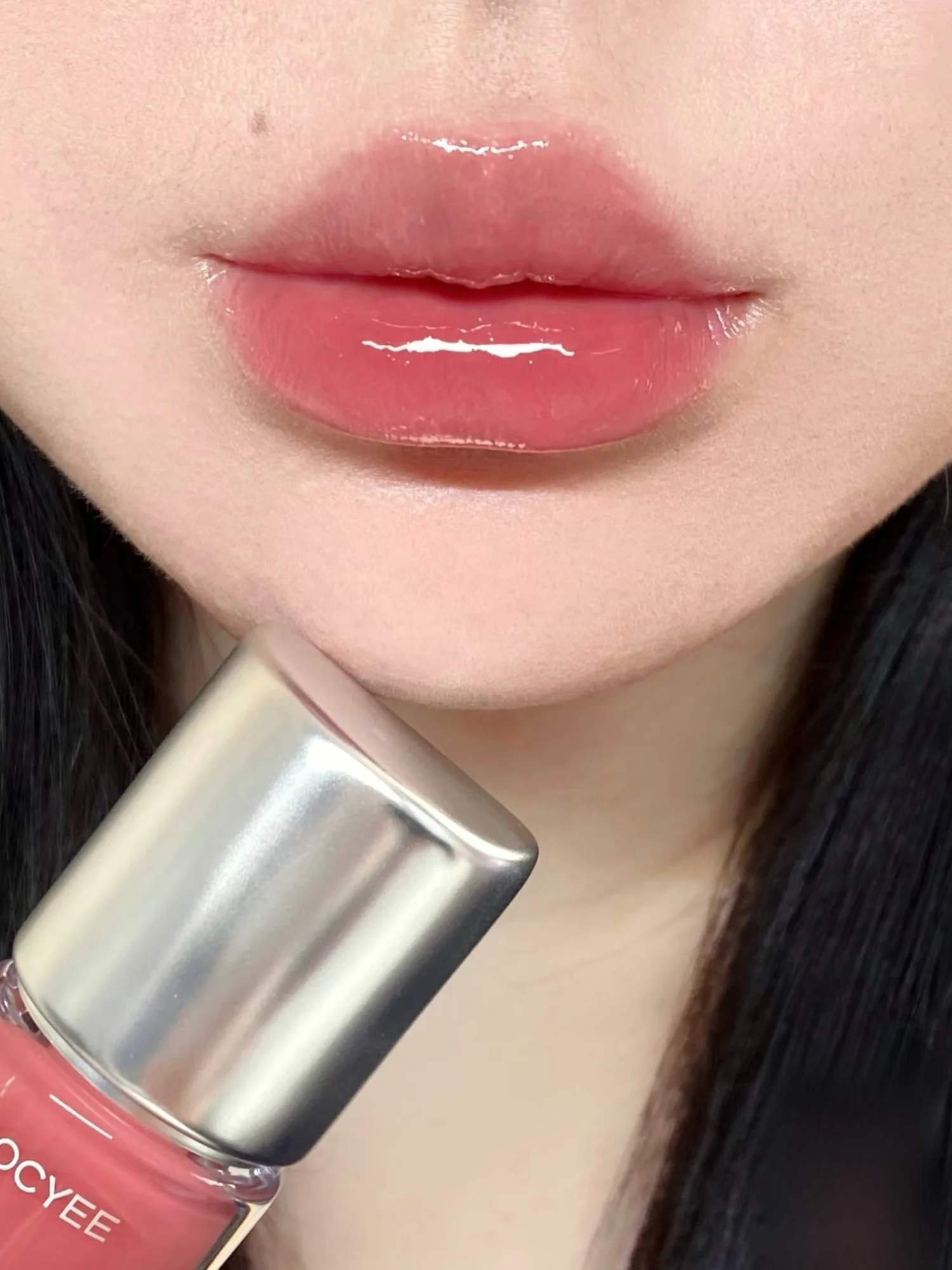 新色登場！透明感のあるクールな高輝度リップグロス【潤い感・鮮やかな発色】