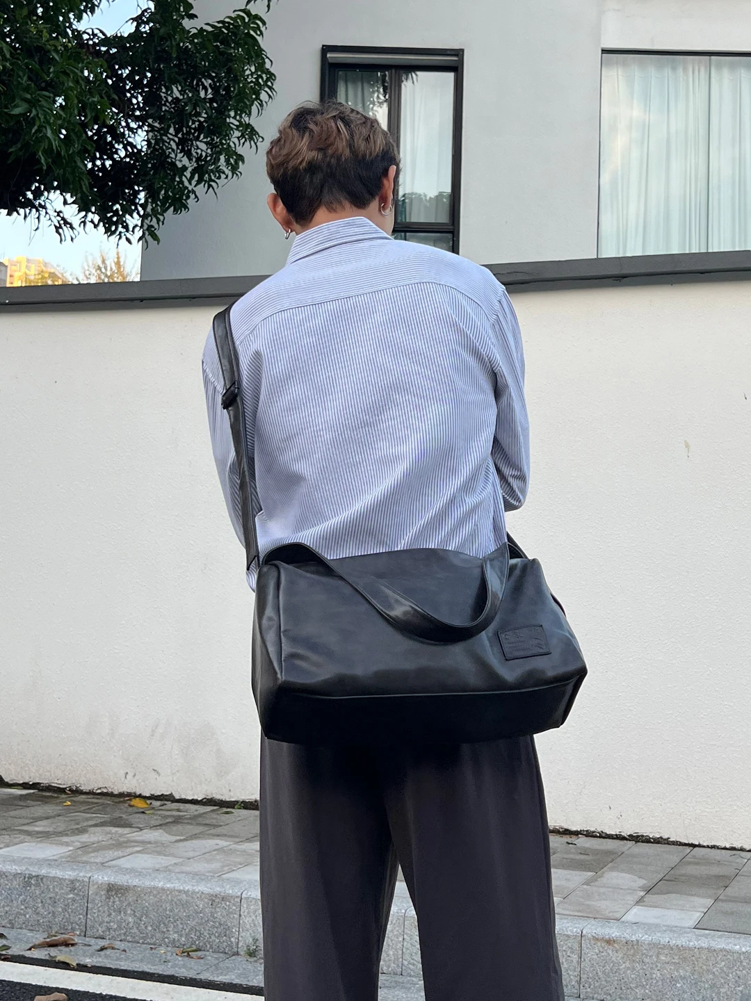 デートバッグ 男：レトロ風ワンショルダーの実用性とサイズ選定ガイド