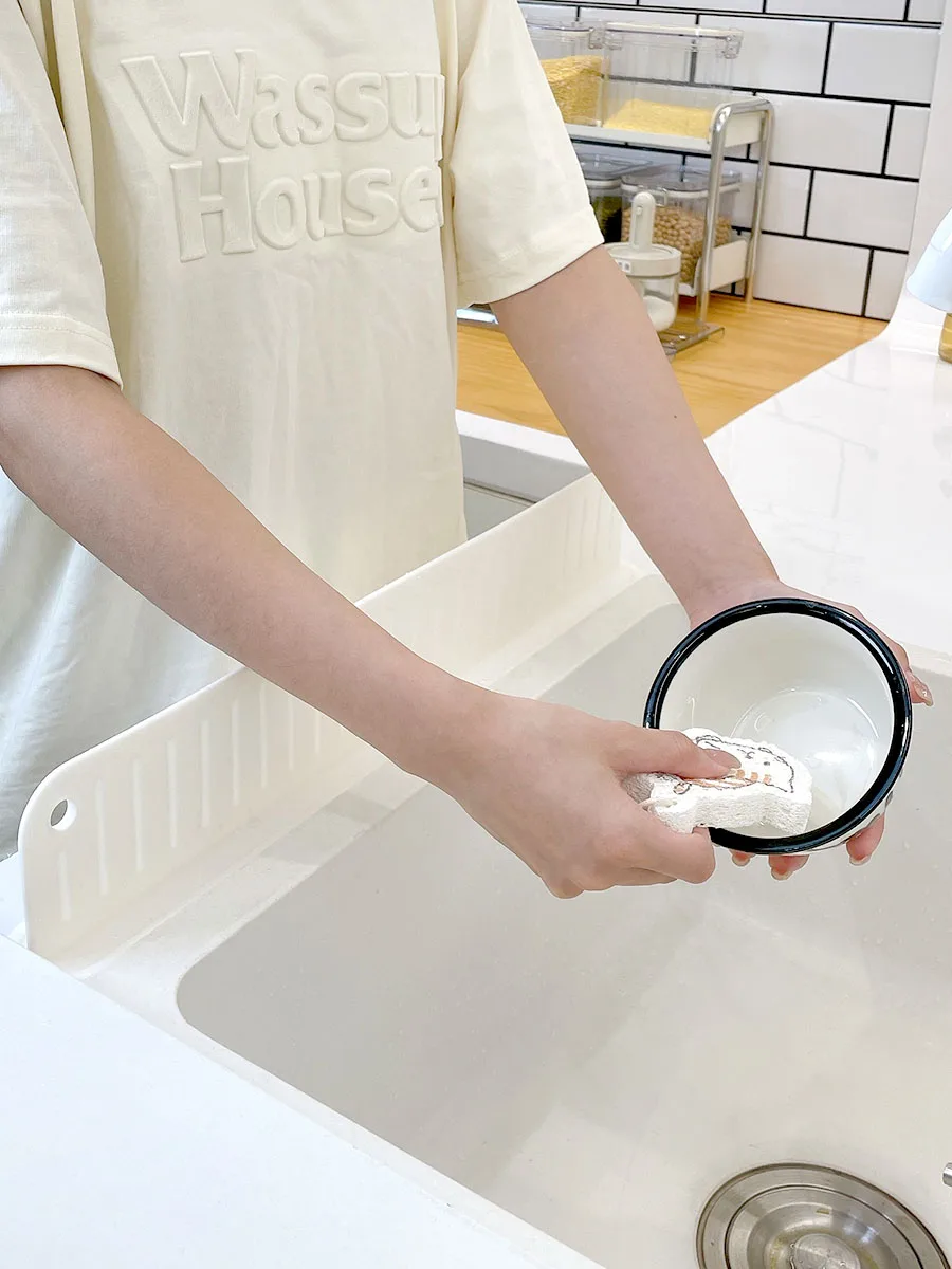 30cmキューブ水槽台の水しぶき防止ボード：グレーとホワイトの実用性と設置ガイド