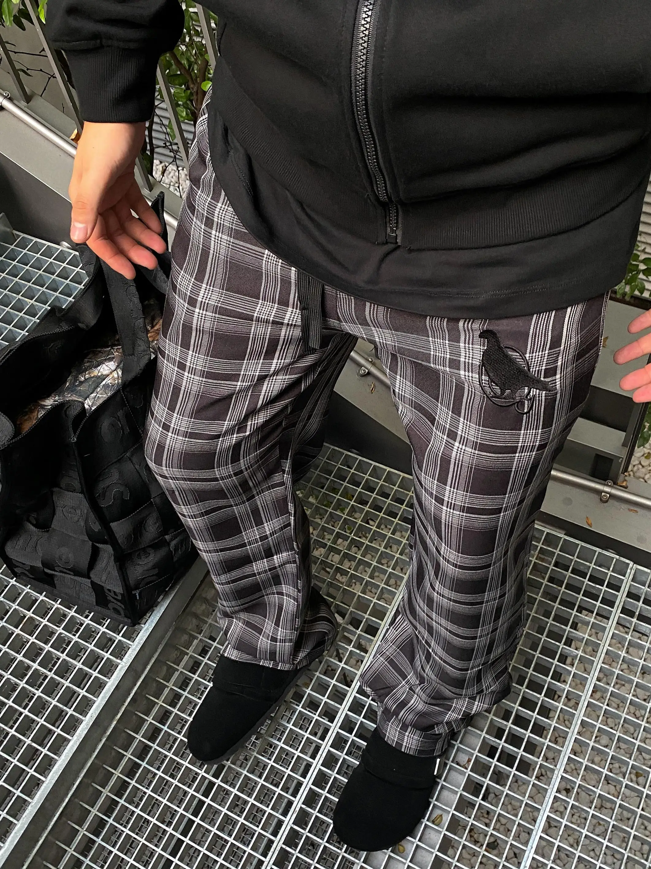 カーゴパンツ メンズ コーデ 完全ガイド｜通勤・日常で失敗しない選び方と組み合わせ術