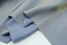 幻想的な光沢のある霧がかった青色と金色の天絲麻サテン生地【ドレス・漢服・チーパオ用】
