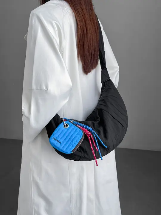 ボストンバッグ レディース 韓流 ルーズ ナイロン 斜め掛け 軽量 大容量 秋冬「Vibe Ring」