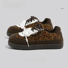 レトロなヒョウ柄トレーニングシューズ【軽量・カジュアル・女性用】