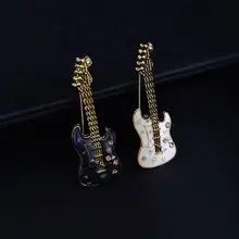 高級感漂うギター型ブローチ【バロック風・エナメル仕上げ・ミニバイオリンデザイン】