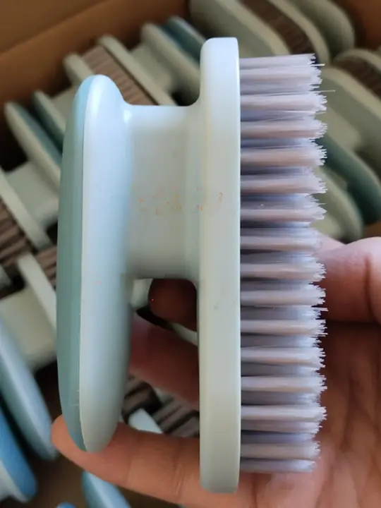 業務用硬毛ブラシ【滑り止め付き・靴や衣類用・多機能プラスチック製】