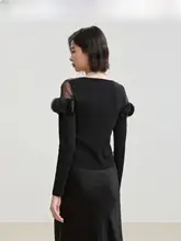 立体花弁デザインのニットトップス【カジュアル・秋用・無地・ラウンドネック】