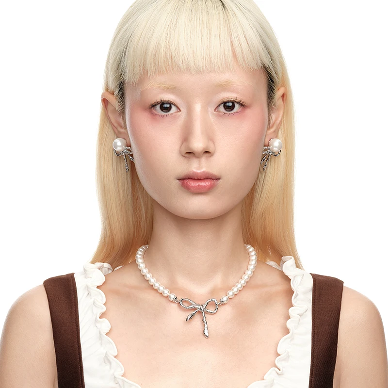 誕生日に贈るネックレスは、シンプルさが一番？