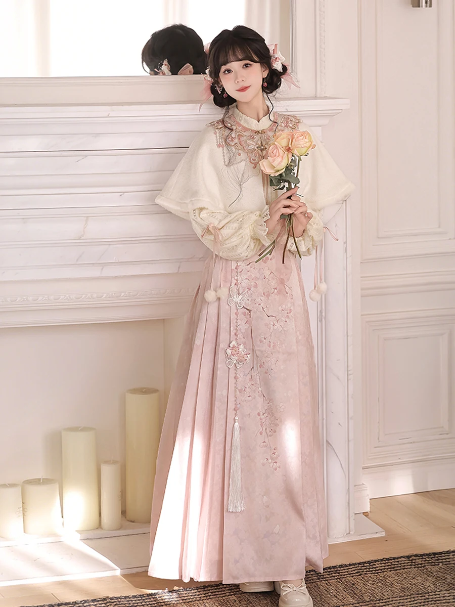 落樱吹雪デザインの漢服【新中式・上着とスカート・雲肩付き】（セットアップ対応）