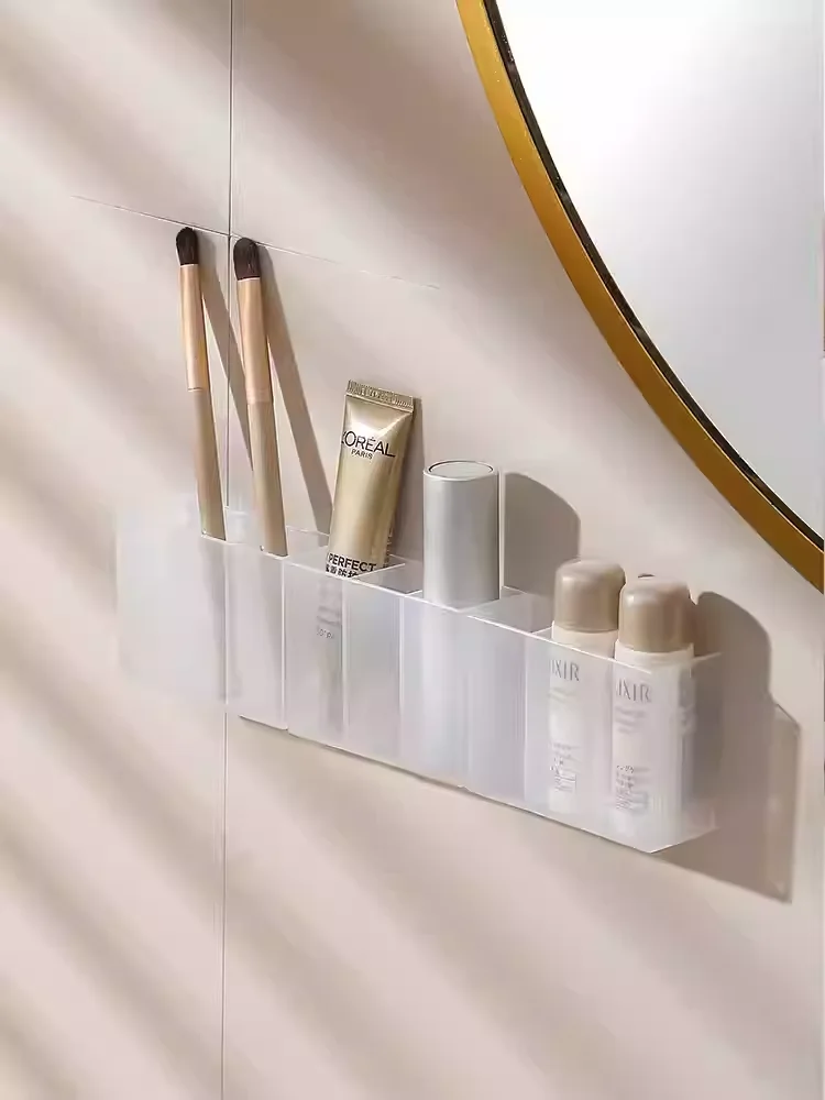 beauty supplies で必要な「整理の魔法」は、壁に掛ける小さな鏡から始まる？