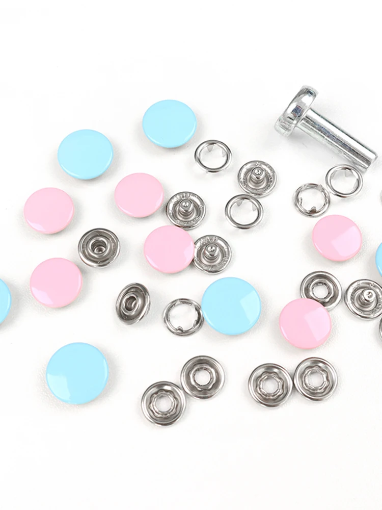 カラフルな手動プラスチックホック：穴あけ不要で設置簡単なDIYキットの実用性解析