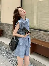 美しいブルーの花柄シャツとショートパンツ【夏用・デザイン性の高い・おしゃれ】（セットアップ対応）