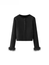 可愛らしいデザインのラウンドネックニットカーディガン【スリムフィット・秋用】